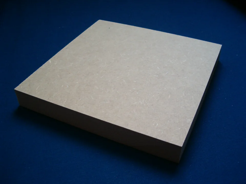 Mẫu MDF không xác định thương hiệu, minh họa mặt và cạnh cắt. Không phải ảnh sản phẩm An Cường hoặc MEDITE.